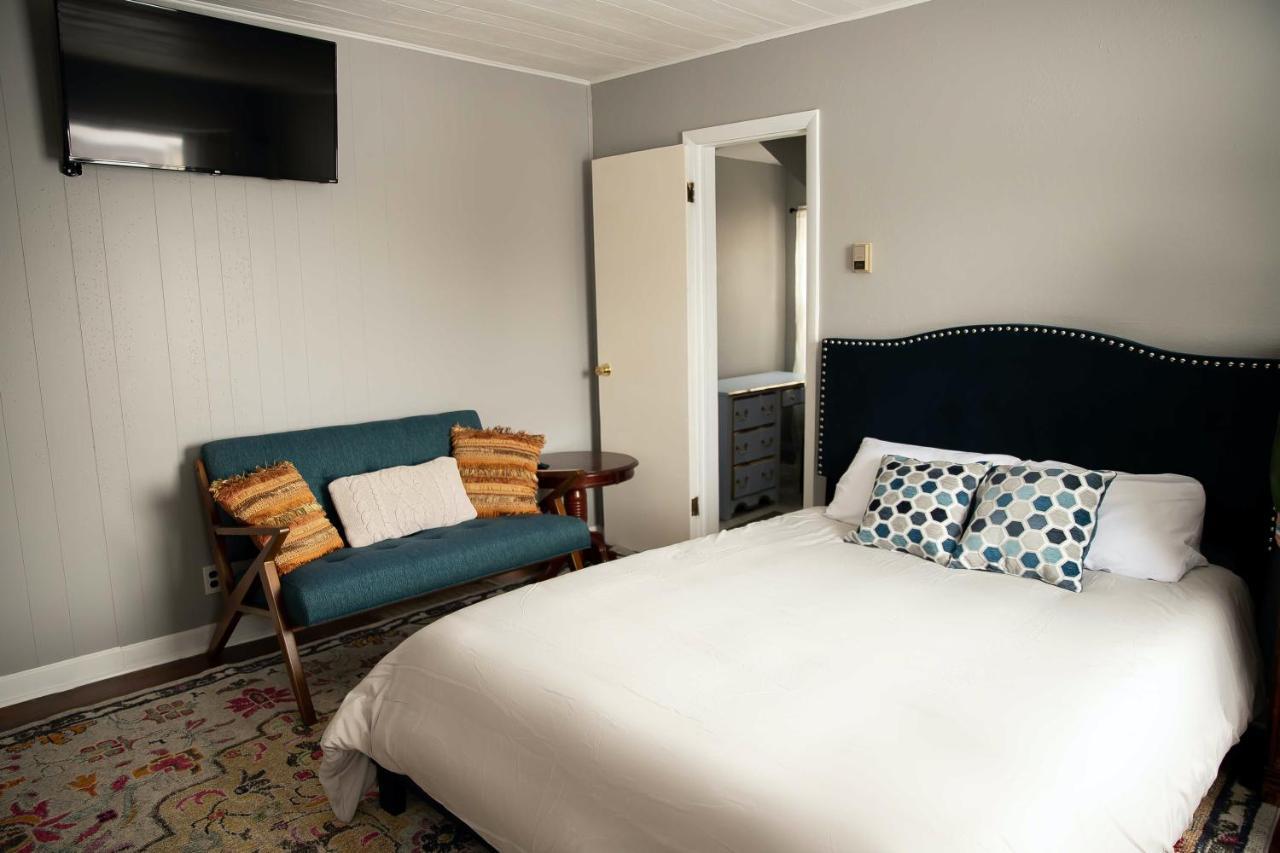 Charming French Studio Apartment ลารามี ภายนอก รูปภาพ