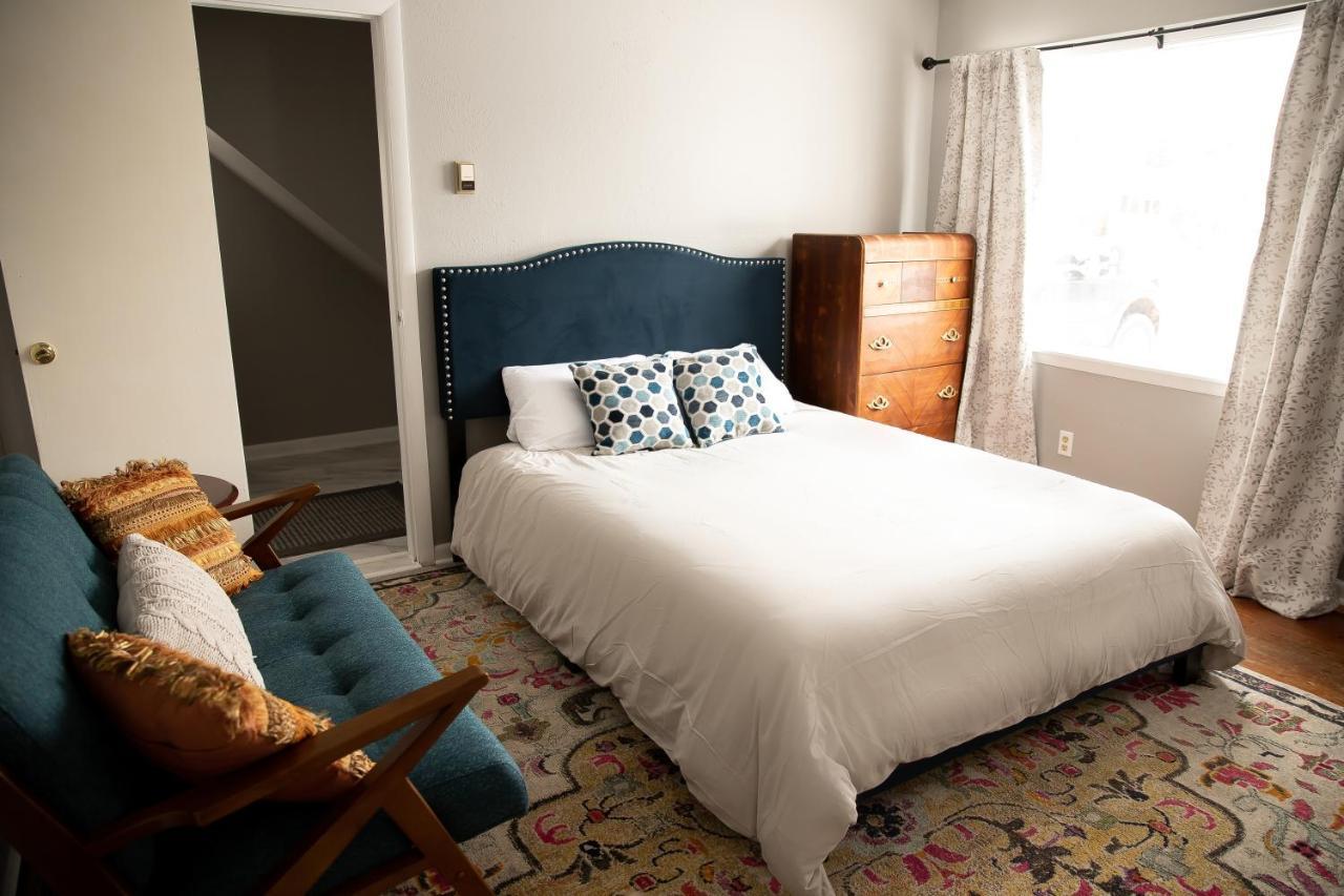 Charming French Studio Apartment ลารามี ภายนอก รูปภาพ