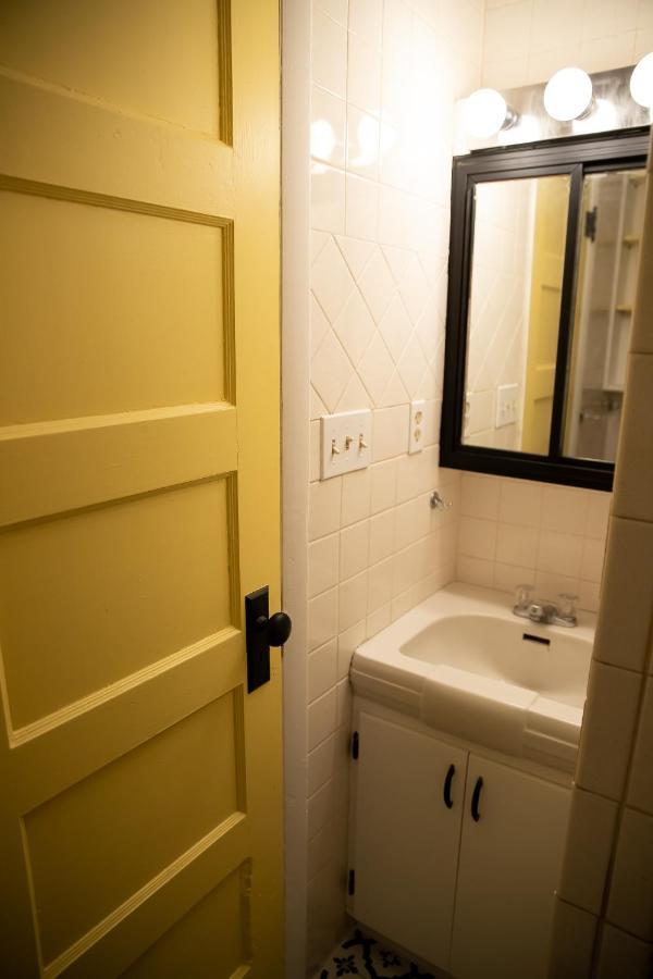 Charming French Studio Apartment ลารามี ภายนอก รูปภาพ