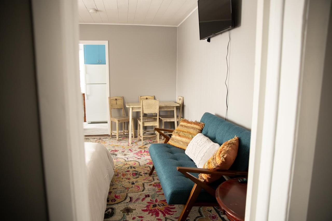 Charming French Studio Apartment ลารามี ภายนอก รูปภาพ